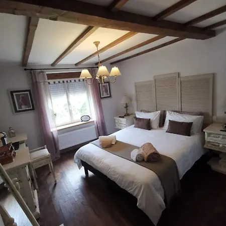 Bed and breakfast La Bastide Du Bonheur Et Tables D'hotes 3*