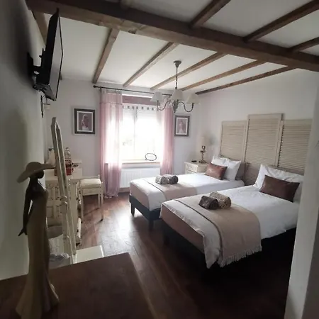 La Bastide Du Bonheur Et Tables D'hôtes 3* Ger (Manche)