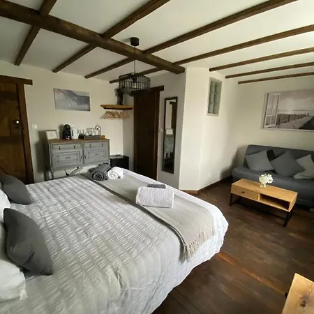 La Bastide Du Bonheur Et Tables D'hôtes Couette-café 3*