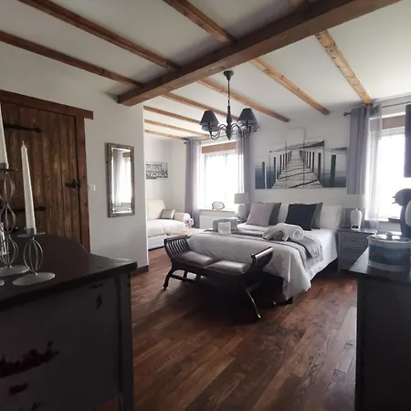 La Bastide Du Bonheur Et Tables D'hotes Bed and breakfast 3*