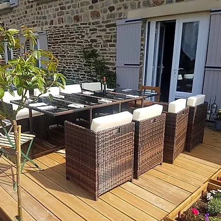 Couette-café La Bastide Du Bonheur Et Tables D'hôtes