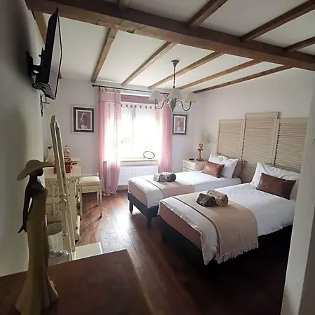 La Bastide Du Bonheur Et Tables D'hôtes 3* Ger (Manche)