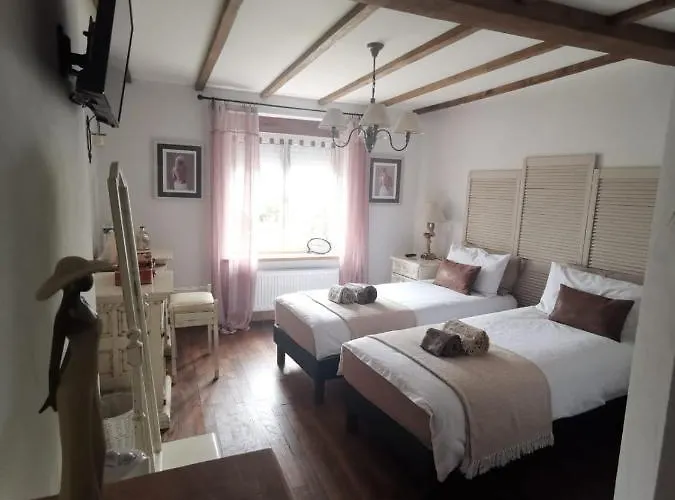 La Bastide Du Bonheur Et Tables D'hotes 3* Ger (Manche)