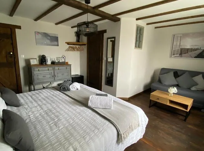 La Bastide Du Bonheur Et Tables D'hotes Bed & Breakfast 3*